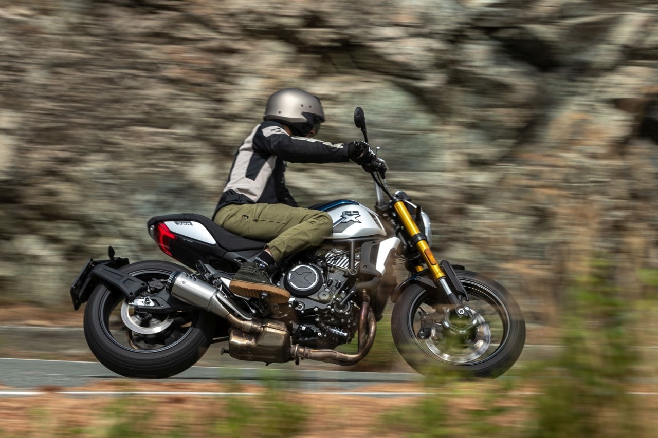 Benelli Leoncino 800 VS CFMOTO 700CL-X Heritage: prova a prendermi!